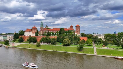 Zamek Królewski na Wawelu, dawna siedziba i miejsce koronacji Królów, Kraków, Małopolska, Polska, panorama, krajobraz miasta, 