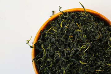 Dried mulberry leaves, commonly used for herbal tea and traditional remedies.