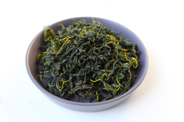 Dried mulberry leaves, commonly used for herbal tea and traditional remedies.