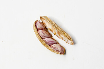 Boiled peanuts in shell
Simple, soft, and protein-rich snack.
