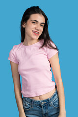 Obraz premium Young woman smiling with braces on blue background