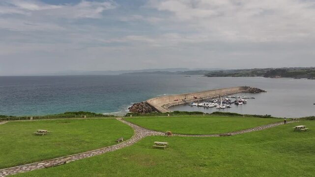 Puerto deportivo de Luanco en Asturias