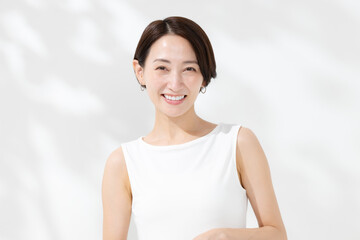 笑顔のミドル女性　ポートレート