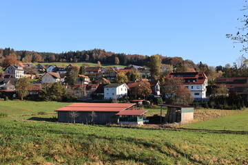 Sonniger Herbsttag bei Steinen im Hochschwarzwald	