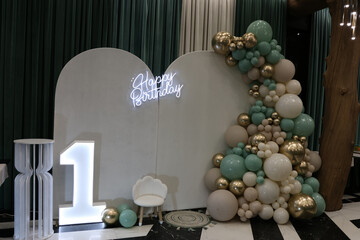 Photo backdrop in pastel colors for a child's 1st birthday.