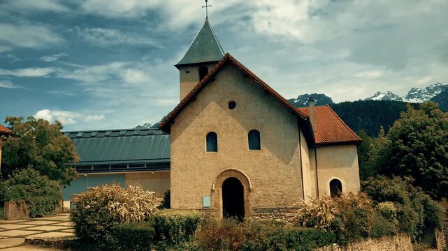 A small church in Saint-Martin-d'Uriage with the French Alps as background