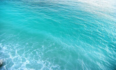 Obraz premium Ein Bokek, Israel: Dead Sea Shore with White Salt Crystals and Turquoise of in Israel