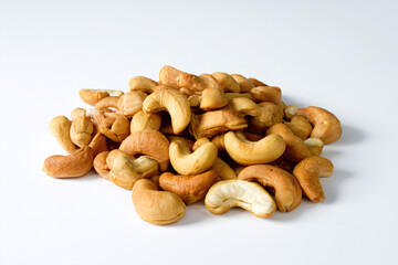 Fototapeta premium a pile of cashews on a white surface