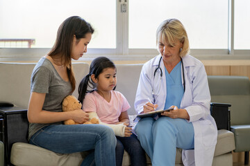 Obraz premium Pediatrician is closely caring and asking about sick girls symptoms, health concepts and child care.