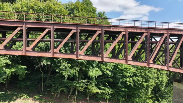 Le viaduc Eiffel de Serrouville, en Meurthe-et-Moselle. Ce pont ferroviaire en acier a &eacute;t&eacute; construit au d&eacute;but du XX&egrave;me si&egrave;cle. 