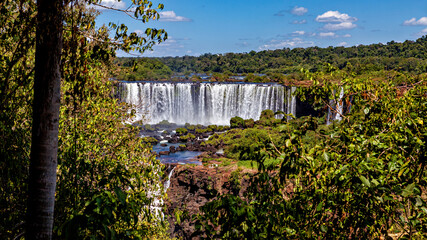 Obraz premium The Iguazu Waterfalls between Argentina and Brazil 