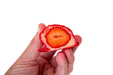 Strawberry of Love, a sweet treat that went viral in 2025, made with fresh strawberries, white brigadeiro, and topped with crunchy crystallized caramel, reminiscent of the candy apple. An original Bra