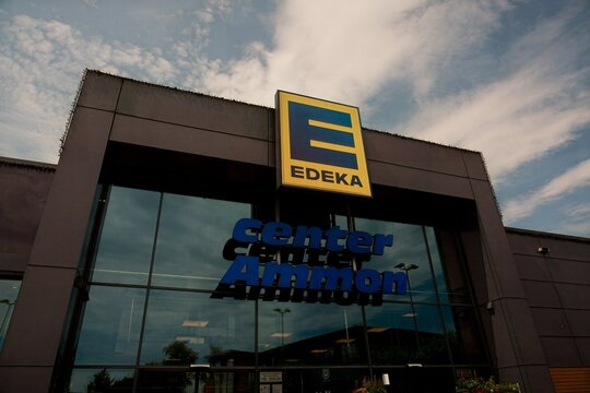 Edeka Center Ammon in Dinkelsb&uuml;hl unter dramatischem Himmel