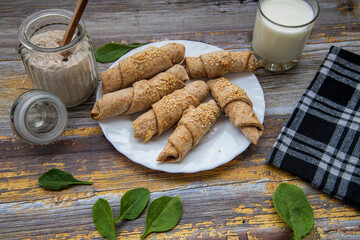 Integral rolls with cheese and spinach