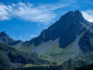 aiguilles de la pennaz dans la r&eacute;serve des contamines