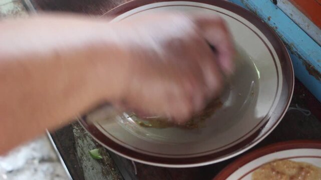 prepare ketoprak or lontong tahu