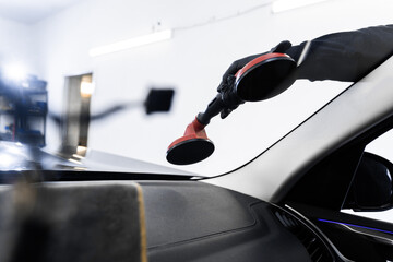 Windshield technicians rely on vacuum lifters for glass removal. Windshield removal and...