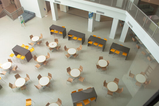Empty Chairs in Student Gathering Room – University Lounge, Meeting Space, Campus Event Seating, College Interior, Higher Education, Student Life, Study Area