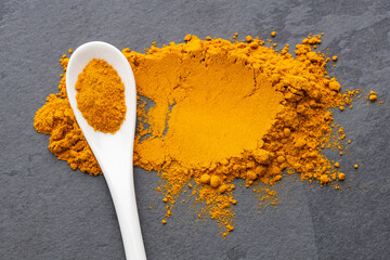 Curcuma longa - Turmeric is a very healthy species in the spoon