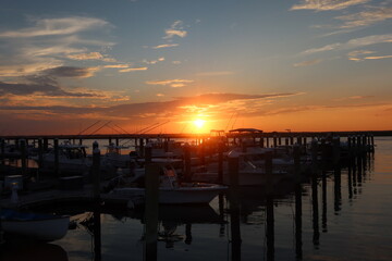 Fototapeta premium Bright Summer sunset over the water