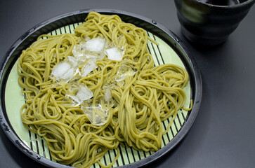 宇治茶そばの乾麺をざる蕎麦でいただく