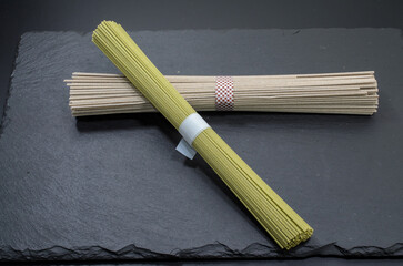 宇治茶そばと普通蕎麦の乾麺