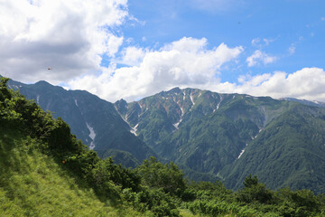 白馬,小遠見山の風景、地蔵の頭より唐松岳望む。左橋には五龍岳