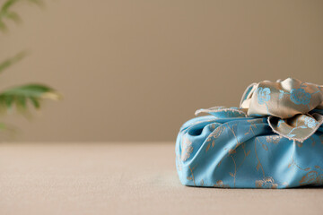 한국의 명절과 기념일을 위한 재사용 가능한 수제 보자기 선물 포장.