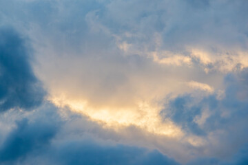夏の空　夕暮れの時の輝く雲01