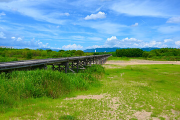 流れ橋　上津屋橋　日本最長級の木造橋　風景　橋　 木津川　日本遺産　時代劇　京都　八幡市