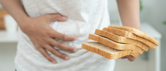 Wheat allergy, gluten allergy, women refuse to eat bread, swollen mouth, swollen eyes, itchy rash,...