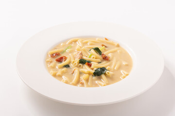 サーモンとマスカルポーネクリーム　スープパスタ