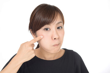 肌荒れに悩む女性