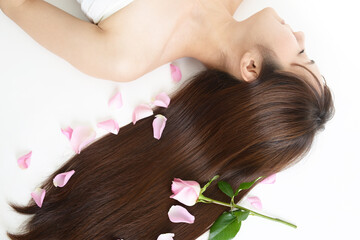 綺麗なロングヘアの女性