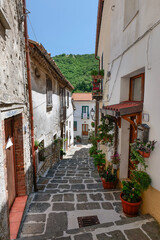 A narrow street in Roccamandolfi, a mountain village in Molise, Italy.
