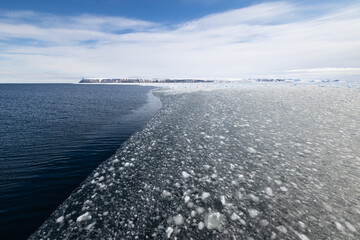 Floating ice on the ocean with mountains in the background in the arctic of Svalbard, Norway © Reto Ammann
