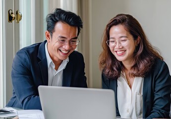 Obraz premium Effective Collaboration Young Asian Professionals Engaging in Business Meetings in Modern Offices