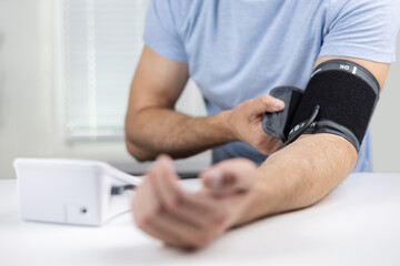 Measurement of blood pressure by an electronic tonometer