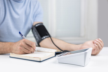 Measurement of blood pressure by an electronic tonometer