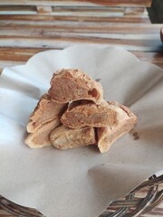 meatball tofu is a traditional Indonesian snack made from tofu filled with a meatball mixture. This mixture is usually a mixture of meat (beef, chicken, or fish), tapioca flour, and spices.