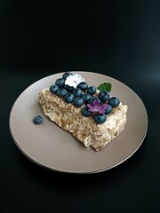 Cake with blueberry and flowers decorated. 