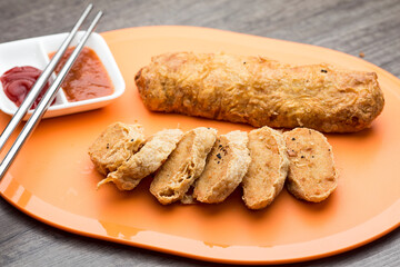  He Keng is a popular dish often associated with a type of savory, minced-meat or seafood-filled fried roll. a traditional dish of savory fried rolls, served sliced with accompanying dipping sauces.