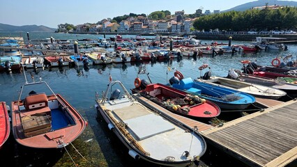 Obraz premium panoramic view of the port and village of carril in vilagarcia de arosa, pontevedra, spain