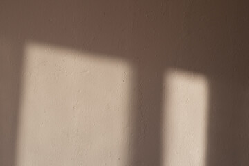 Pared color crudo irregular con la luz y la sombra