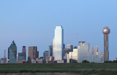 Obraz premium Dallas Skyline at Dusk with Reunion Tower