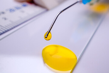 A Riboflavin Drop for Collagen Cross-linking on a Glass Slides