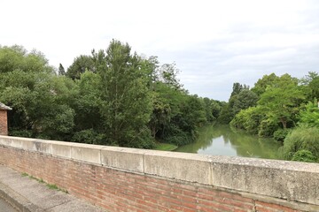 Rivière l'Arize, village de Rieux-Volvestre, département de la Haute Garonne, France