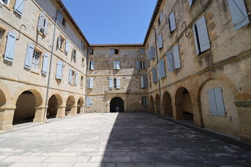 Bâtiment typique, vue de l'extérieur, village de Navarrenx, département des Pyrénées Atlantiques, France
