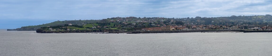 Fototapeta premium Gijón is a vibrant coastal city in Asturias, Spain, known for its beaches, culture, and maritime heritage.