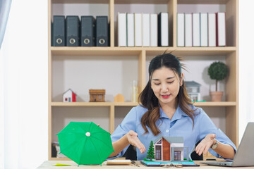 Real estate agents are presenting houses for sale to customers to choose right house and real estate agents also offer promotions customers to be satisfied before deciding to sign real estate contract